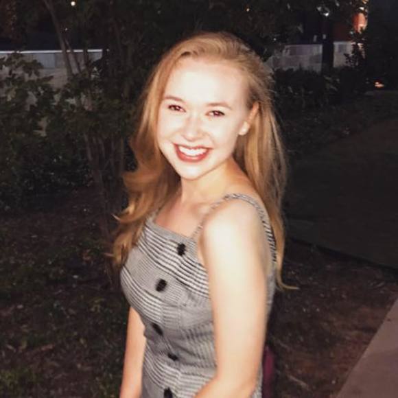 Meet your Posher, Courtney - Picture 1 of 1